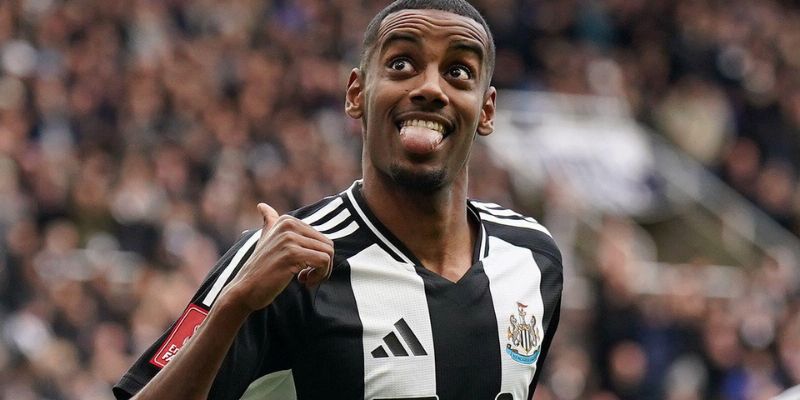 Alexander Isak: Tiền Đạo Tài Năng Của Newcastle United